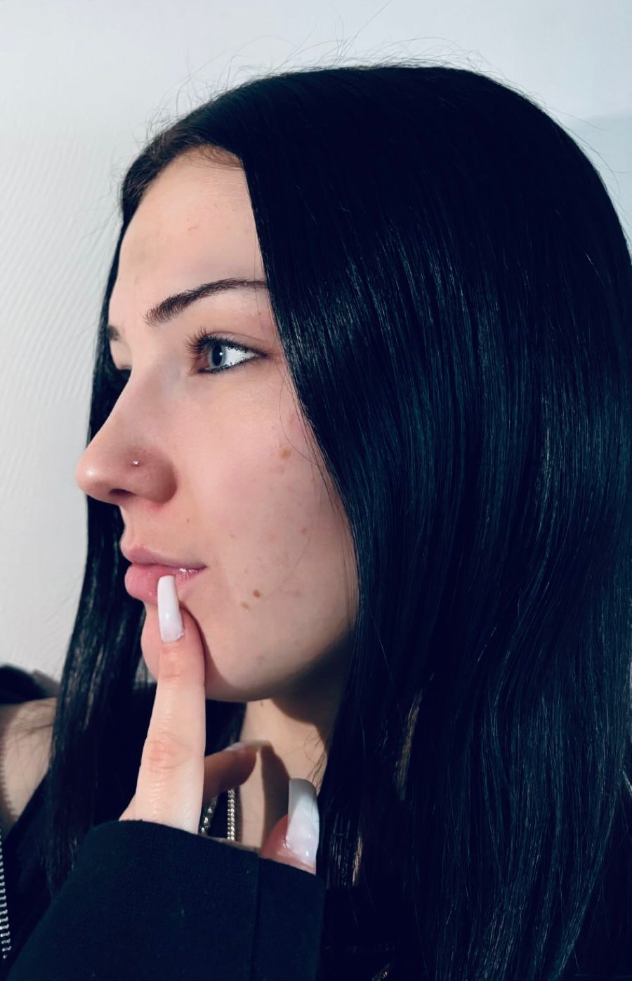 Piercing nostril stud discret sur le nez Hakuna Tattoo Arpajon 91