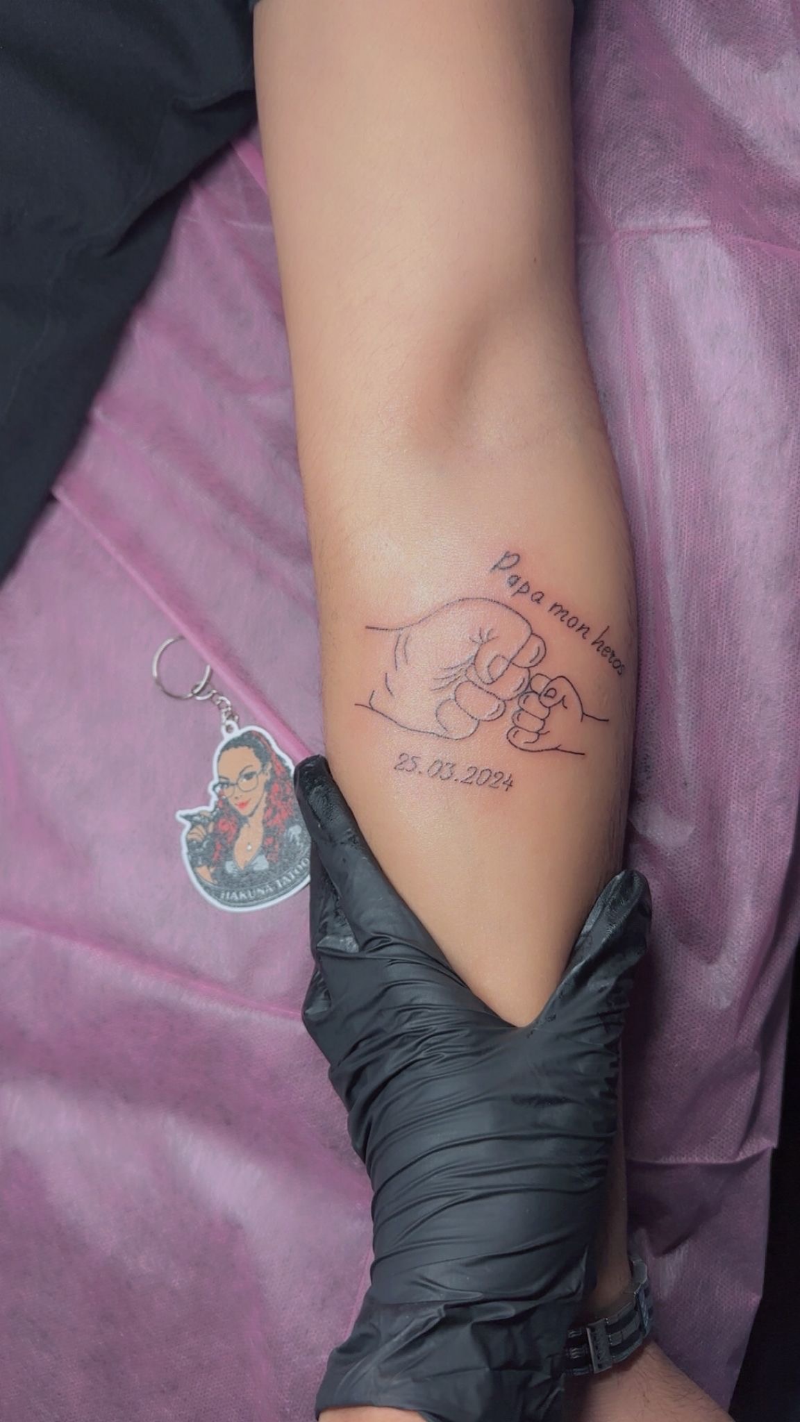 Cover-up tatouage avec roses sur bras